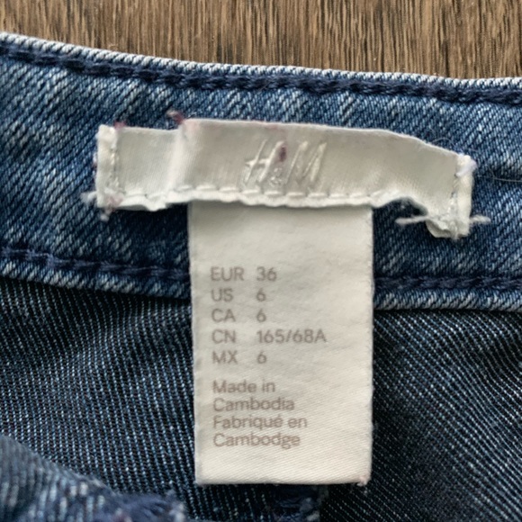 H&M High Waisted Shorts - Picture 4 of 5